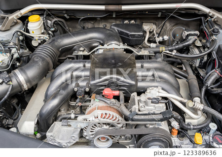 【エンジン】水平対向6気筒のエンジン 123389636