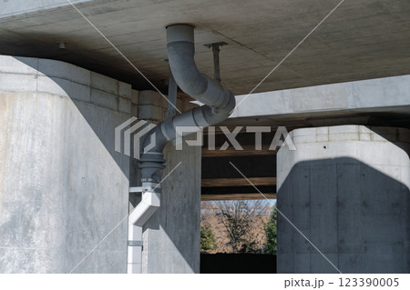 高速道路の橋梁排水管 123390005