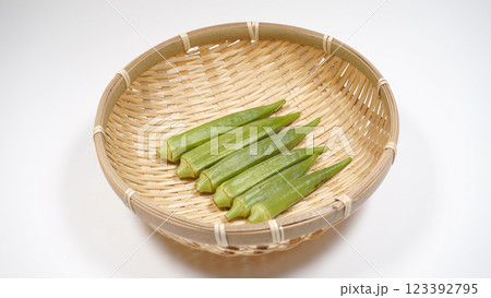 オクラ 123392795