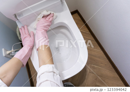 トイレ掃除 123394042