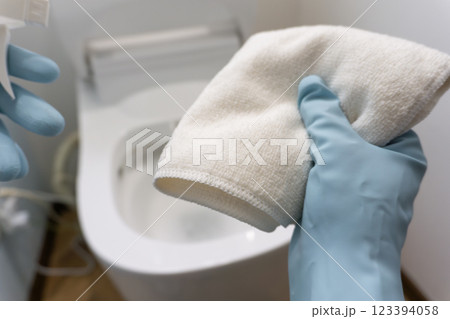 トイレ掃除 123394058