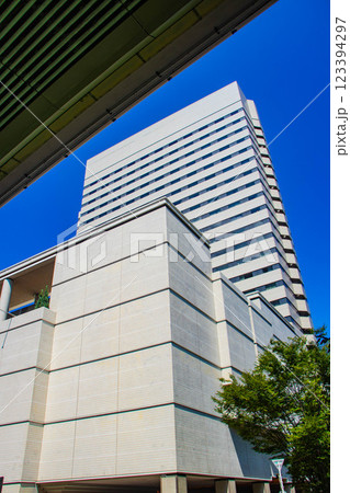 【大阪風景】淀屋橋界隈の川沿いのビル群 【大阪風景】淀屋橋界隈の川沿いのビル群 123394297