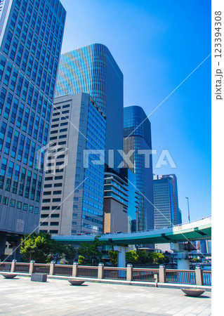 【大阪風景】淀屋橋界隈の川沿いのビル群 【大阪風景】淀屋橋界隈の川沿いのビル群 123394308