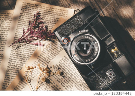 洋書の紙と光とカメラ 洋書の紙と光とカメラ 123394445