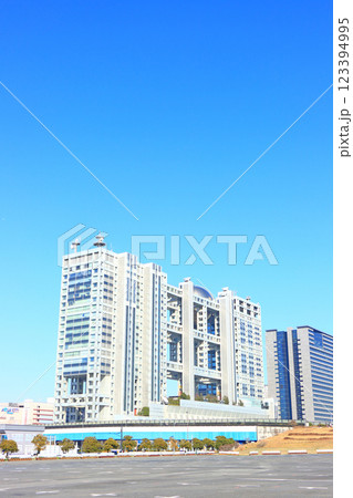 東京都港区、フジテレビ本社ビルの風景 123394995