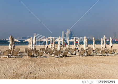 Rows of sun loungers for tourists are displayed against the backdrop of the sea 123395294
