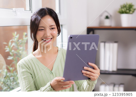 Portrait young asian business woman using digital tablet computer for video call by the window. 123395905