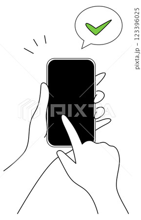 スマホを持つ女性の手 スマホを持つ女性の手 123396025