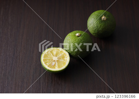 すだち すだち 123396166