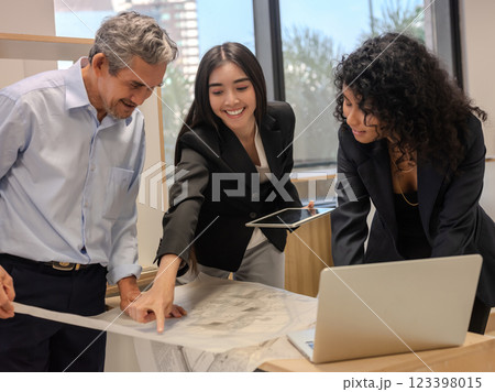 Business team collaborating on project strategy in office meeting 123398015