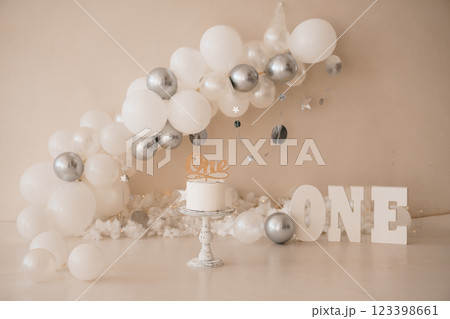 Elegant First Birthday Celebration with Balloon Arch and Cake 123398661