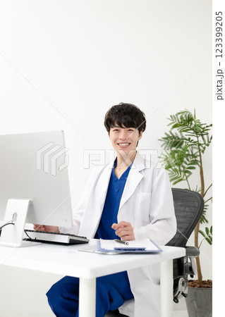 男性医師 美容医療 クリニック 男性医師 美容医療 クリニック 123399205