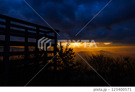 田子山展望所の朝の景色（阿蘇市そらふねの桟橋） 123400571