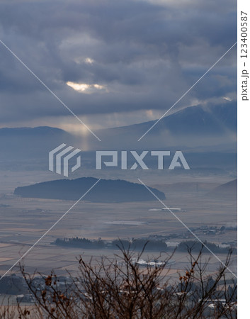 田子山展望所の朝の景色（阿蘇市そらふねの桟橋） 123400587