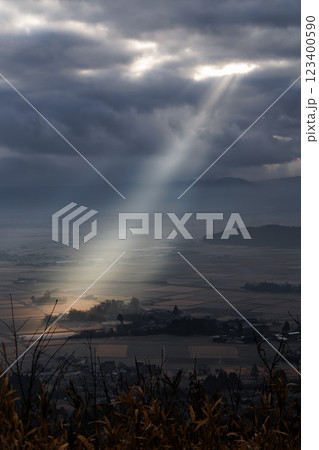 田子山展望所の朝の景色（阿蘇市そらふねの桟橋） 123400590