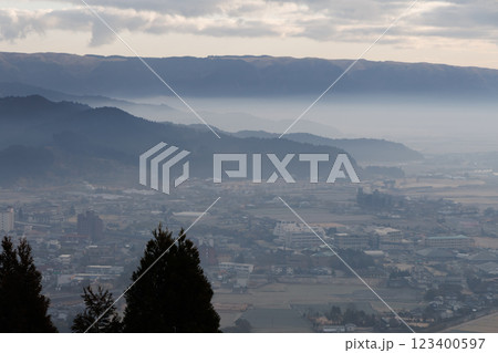 田子山展望所の朝の景色(阿蘇市そらふねの桟橋) 田子山展望所の朝の景色(阿蘇市そらふねの桟橋) 123400597
