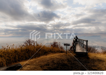 田子山展望所の朝の景色（阿蘇市そらふねの桟橋） 123400620