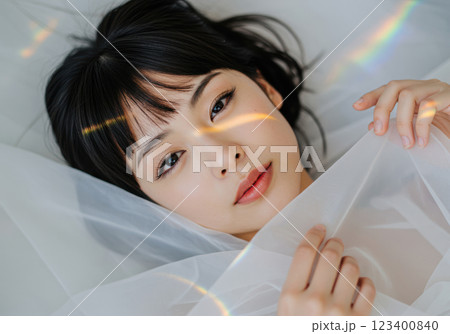 シフォンのベールに包まれた幻想的な日本人女性（AI生成画像） 123400840