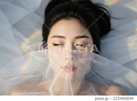 シフォンのベールに包まれた幻想的な日本人女性（AI生成画像） 123400849