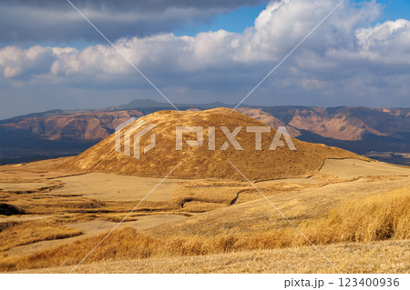 冬の米塚（阿蘇くじゅう国立公園） 123400936