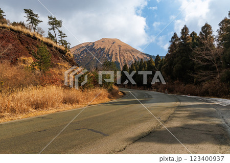 熊本県道298号線と杵島岳 熊本県道298号線と杵島岳 123400937