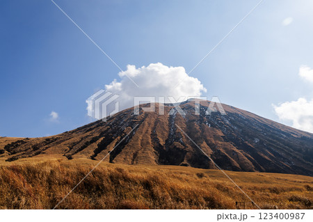 熊本県道111号線から見る杵島岳 熊本県道111号線から見る杵島岳 123400987