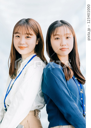 2人の日本人女性・ビジネスウーマン 2人の日本人女性・ビジネスウーマン 123401000