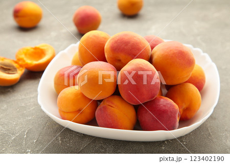 Fresh apricots in the bowl on grey concrete background 123402190