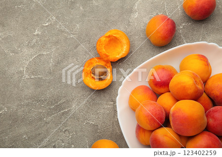 Fresh apricots in the bowl on grey concrete background 123402259