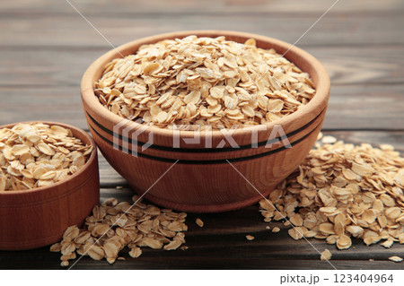 Oatmeal in bowl on brown background. Healthy eating concept. 123404964