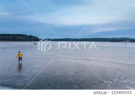 Winter mood on the frozen Lipno Dam. Czech Republic 123405423