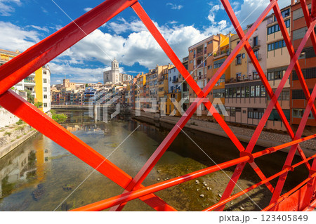 Colorful Houses on the Onyar River, Girona, Spain 123405849