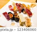 おいしい握り寿司の盛り合わせ 123406060