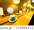 レトロな喫茶店のコーヒーとテーブル 123406111