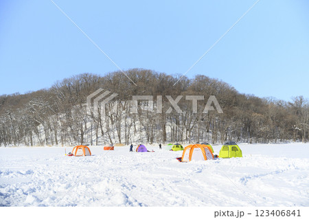 網走湖のわかさぎ釣り 123406841