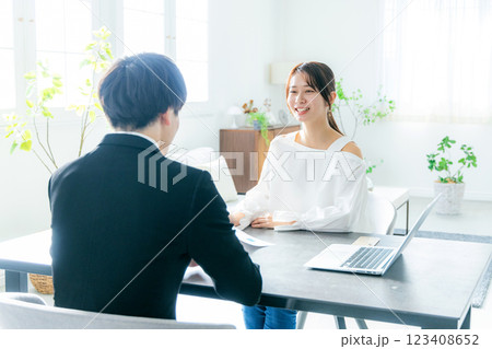 女性 男性 コンサルタント リビング 保険 金融 営業 女性 男性 コンサルタント リビング 保険 金融 営業 123408652