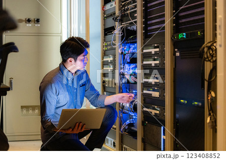 サーバールーム　エンジニア 123408852
