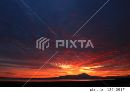 朝焼けの大山 朝焼けの大山 123409174