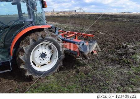 農業機械 トラクター 123409222