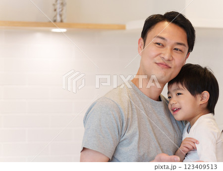 パパと子供 123409513