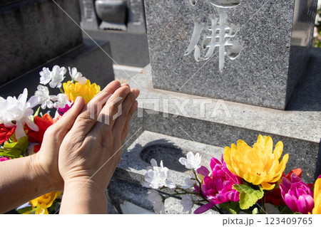 墓参り 123409765