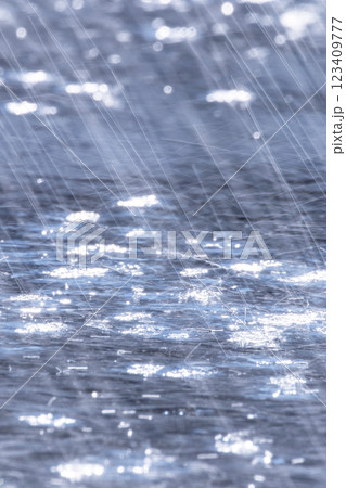 激しく降る雨のイメージ 123409777