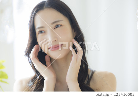 若い女性、ビューティーイメージ　 123410003