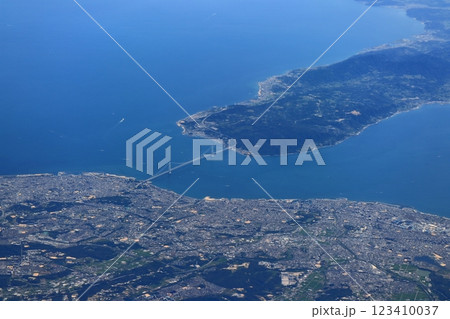 【兵庫県】空から見た明石海峡大橋 123410037