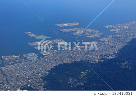 【兵庫県】空から見た神戸市街地 123410051