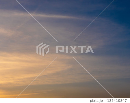 2月の夕暮れの空と雲42 2月の夕暮れの空と雲42 123410847