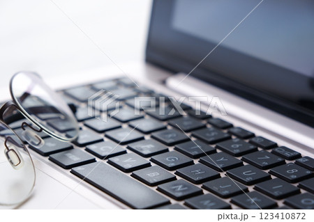 ノートパソコンのキーボード ノートパソコンのキーボード 123410872
