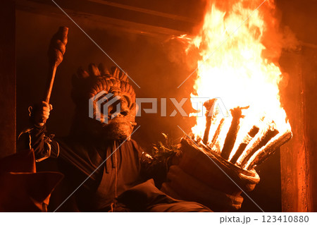 念佛寺　 陀々堂　夜の鬼走り　母鬼 123410880