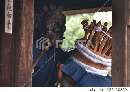 念佛寺　 陀々堂　昼の鬼走り　母鬼　　　 123410889