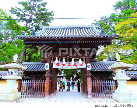高砂神社、兵庫県高砂市、相生の松で知られ、能・謡曲の高砂の舞台の一つ 高砂神社、兵庫県高砂市、相生の松で知られ、能・謡曲の高砂の舞台の一つ 123410988